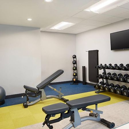Towneplace Suites By Marriott Tampa Casino Area Orient Park Buitenkant foto
