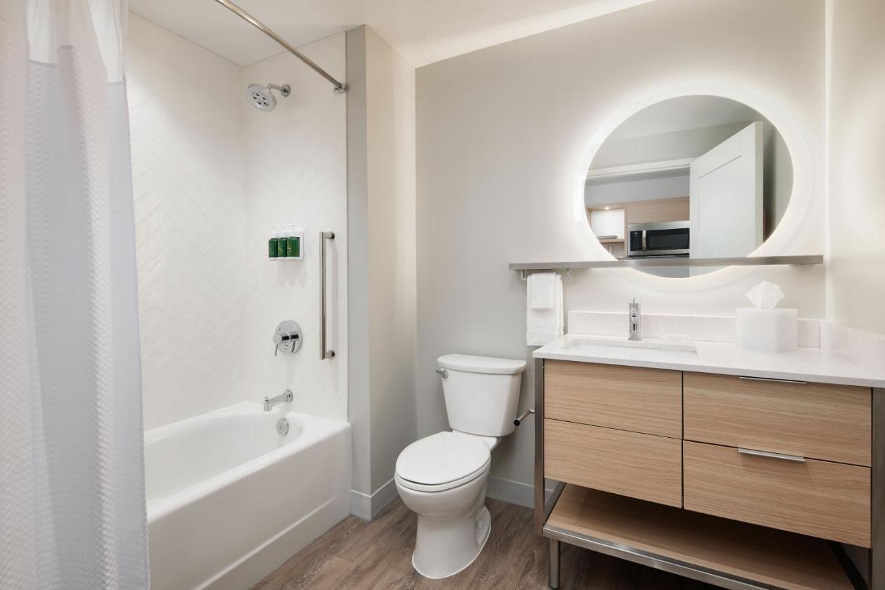 Towneplace Suites By Marriott Tampa Casino Area Orient Park Buitenkant foto