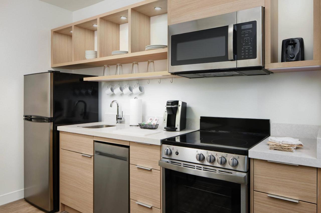 Towneplace Suites By Marriott Tampa Casino Area Orient Park Buitenkant foto