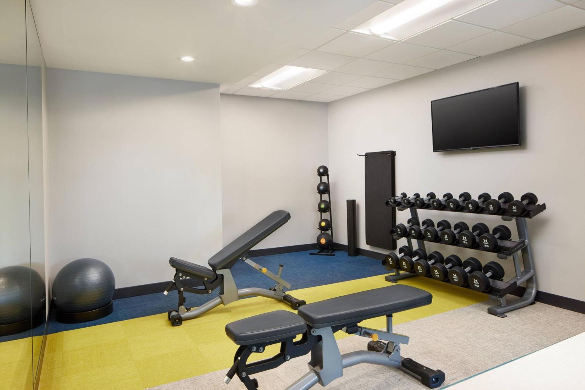 Towneplace Suites By Marriott Tampa Casino Area Orient Park Buitenkant foto