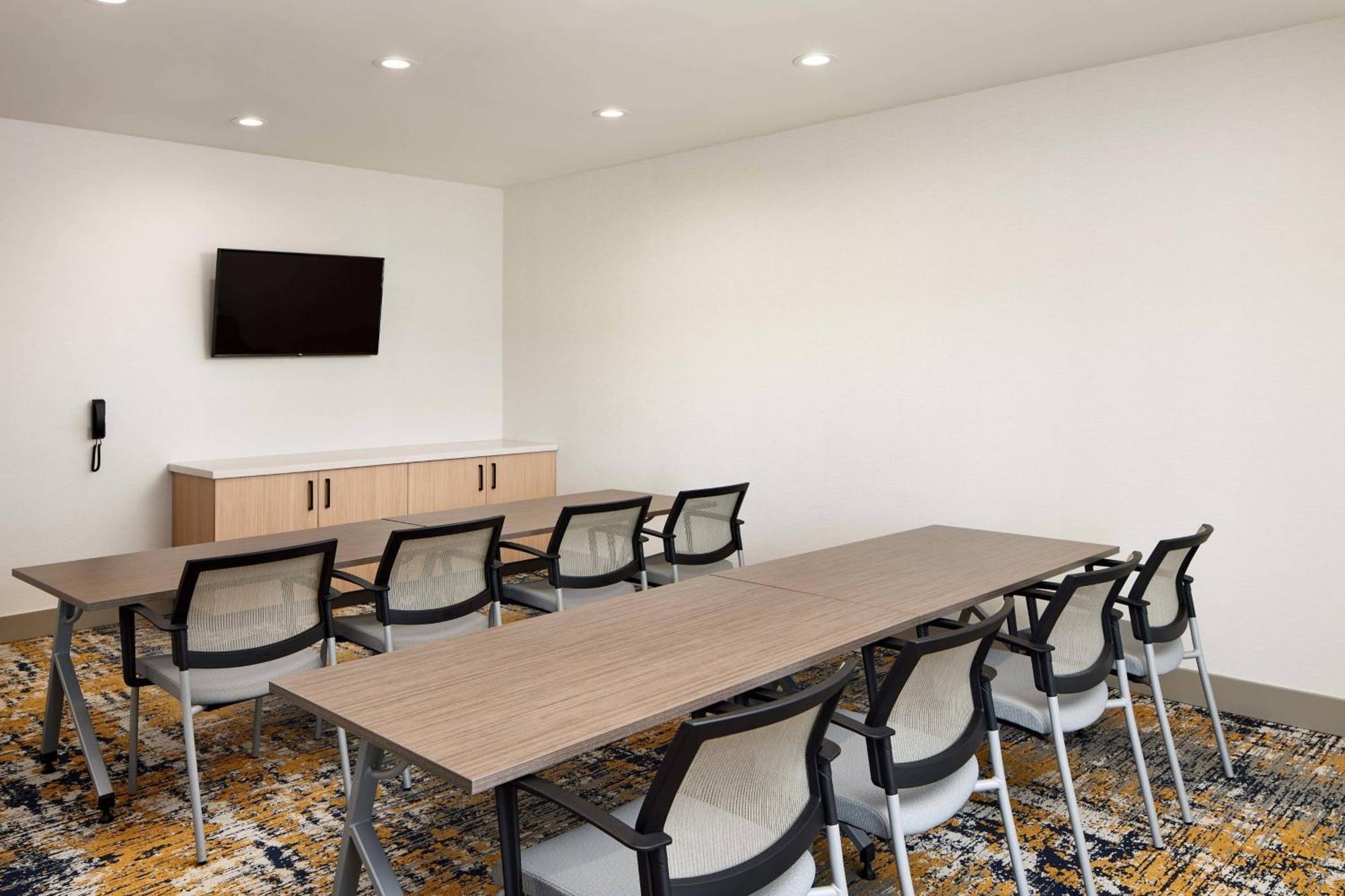 Towneplace Suites By Marriott Tampa Casino Area Orient Park Buitenkant foto