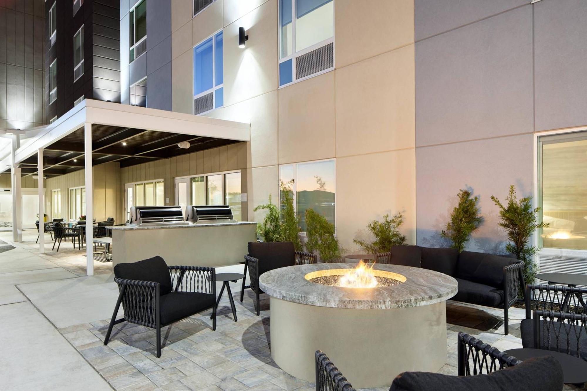 Towneplace Suites By Marriott Tampa Casino Area Orient Park Buitenkant foto