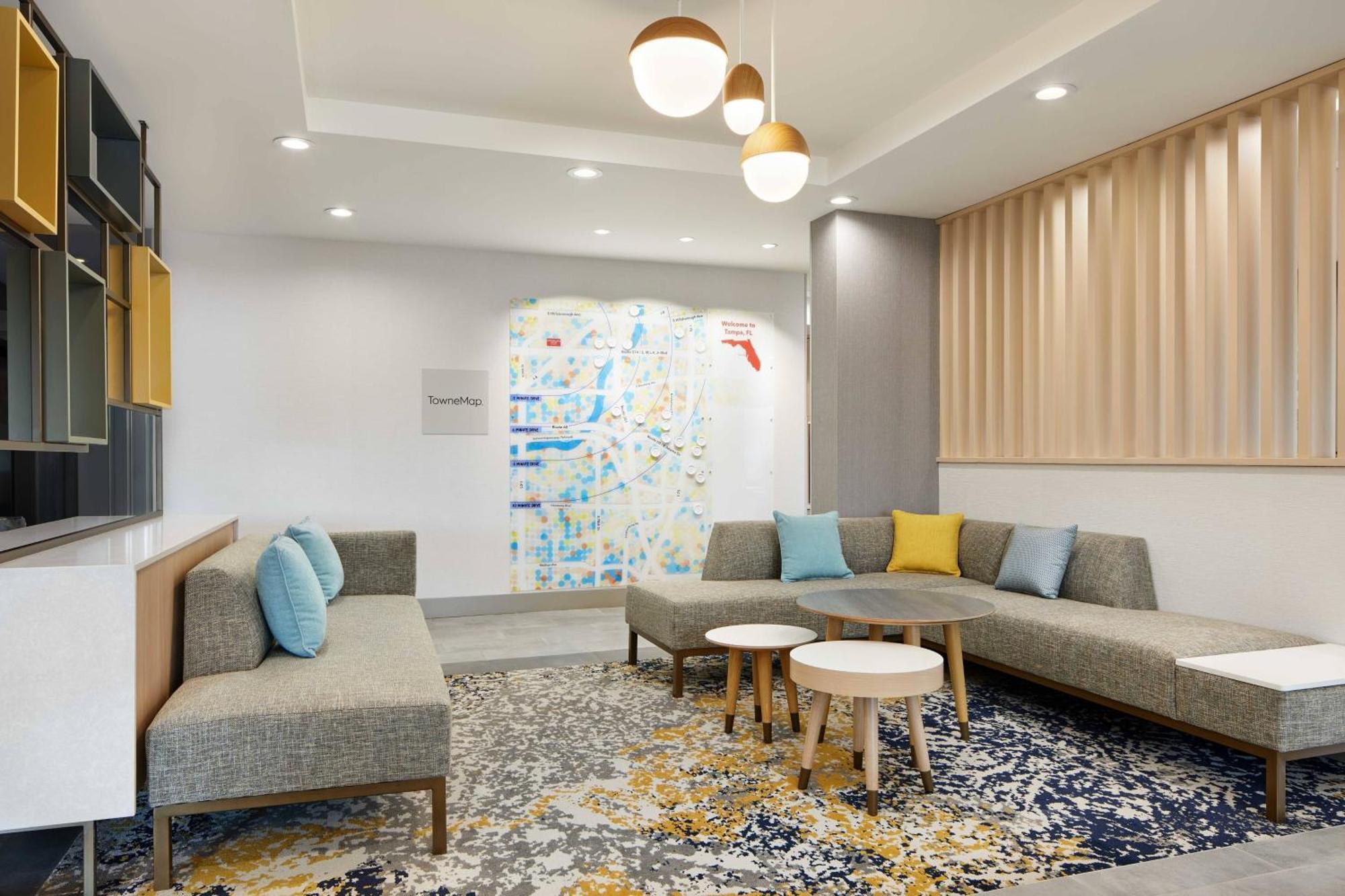 Towneplace Suites By Marriott Tampa Casino Area Orient Park Buitenkant foto