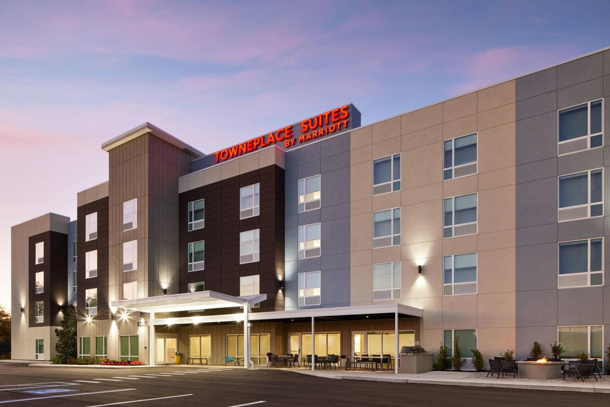 Towneplace Suites By Marriott Tampa Casino Area Orient Park Buitenkant foto